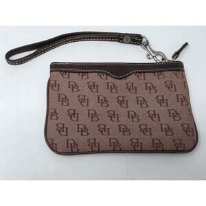 Dooney and Bourke wristlet - Burgundy
